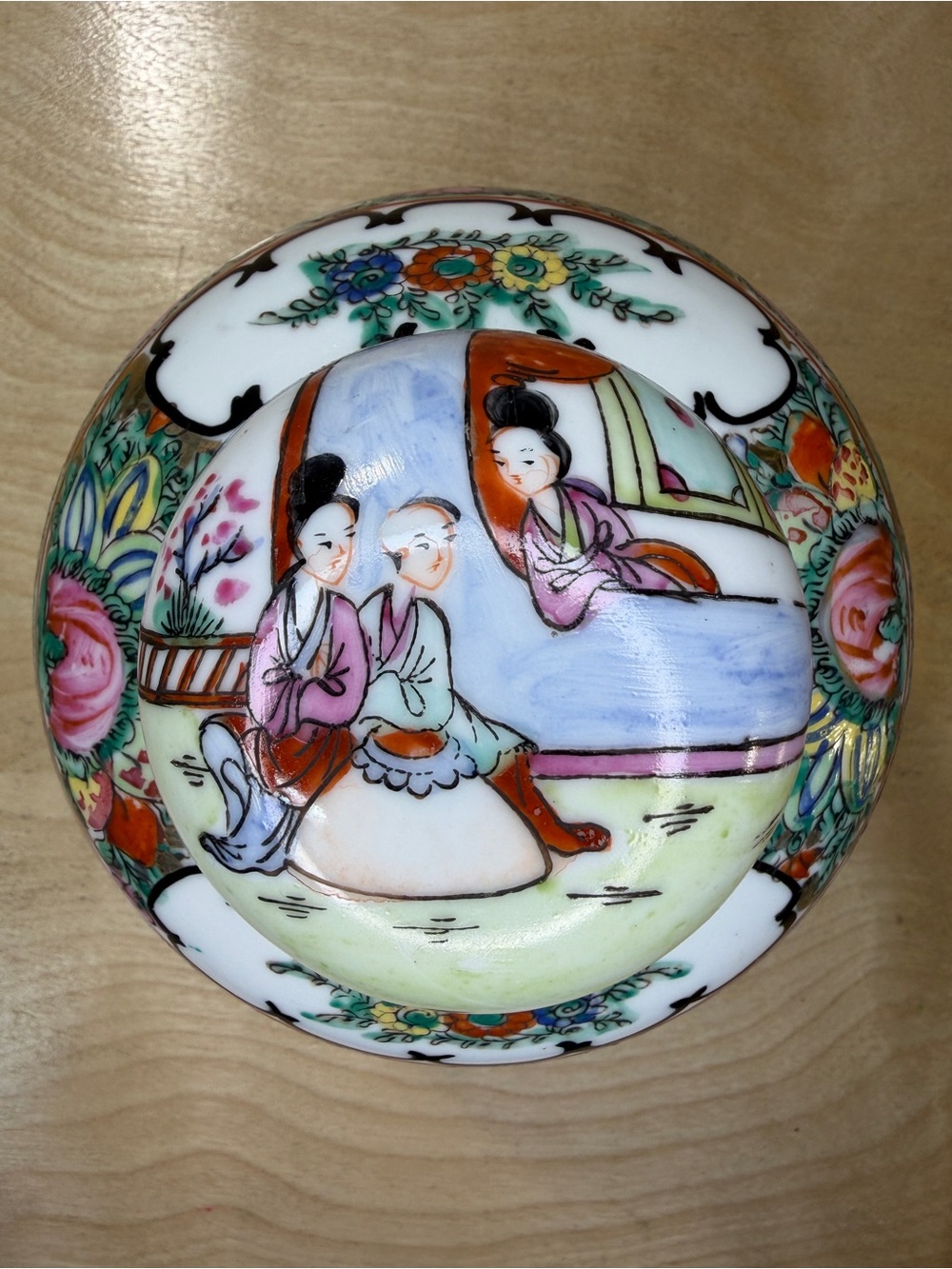 Vintage 70s Hong Kong Famille Rose Medallion Hand-Painted Porcelain Ginger Jar - Picture 5 of 7